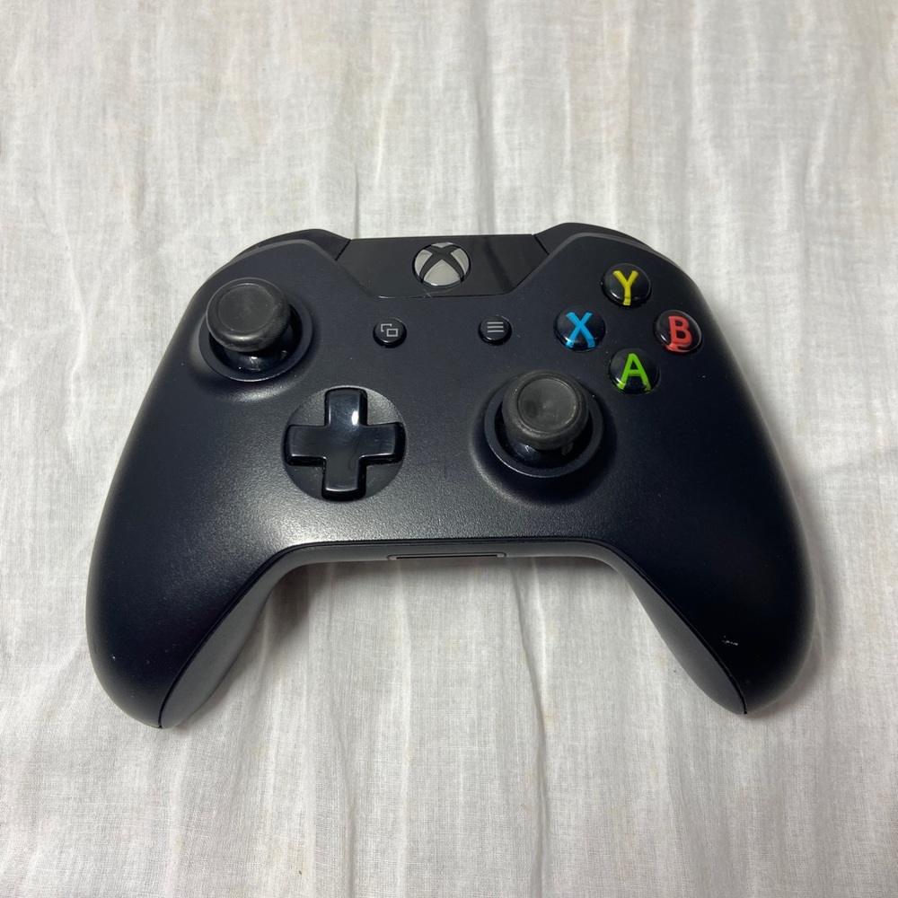 Barely used black xbox control
